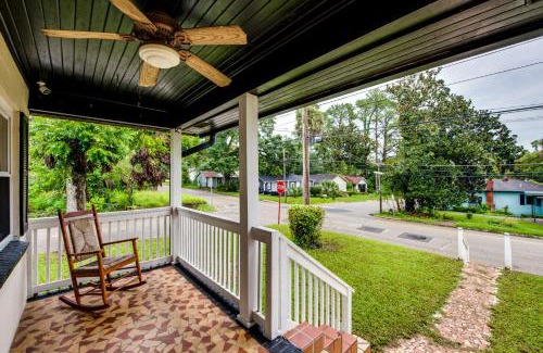 Griffin Heights Casa | Walkable to FSU Campus Cozy Retreat with Deck!