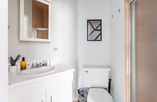 Sheffield and DePaul Apartamento | Walker's Paradise 1-Bedroom Apt in Lincoln Park