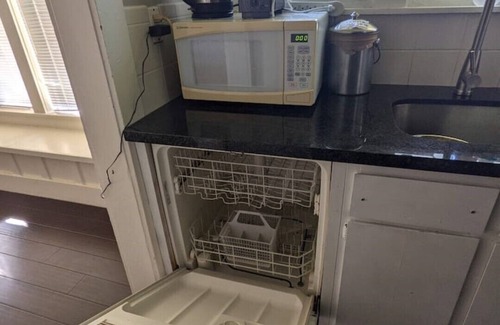 Queen Anne Casa | Walker's Paradise #1, Queen Anne Hill,1 parking, fencing backyard.