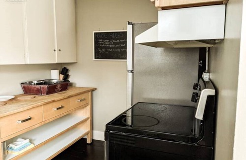 Queen Anne Casa | Walker's Paradise #1, Queen Anne Hill,1 parking, fencing backyard.