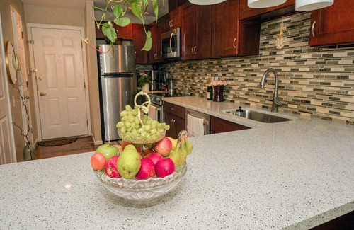 Queen Anne Condominio | Walker's Paradise, charming safe, quiet,Queen Anne Hill garage parking Apt.