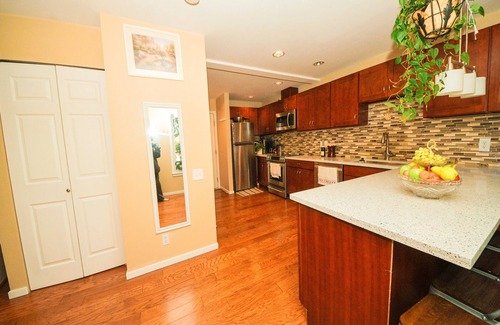 Queen Anne Condominio | Walker's Paradise, charming safe, quiet,Queen Anne Hill garage parking Apt.