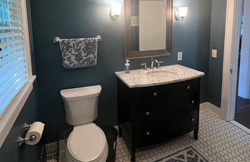 East Lansing Casa | Walking Distance to MSU! Charming 3 bedroom, 1.5 bathroom house.