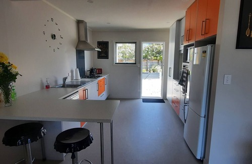 Mangawhai Casa | Walking distance to cafes and restaurants