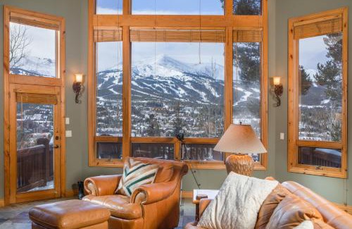 Historic District Casa | Walking distance to downtown Breck, Stunning ski resort panorama, hot tub, foosball, arcade machine!