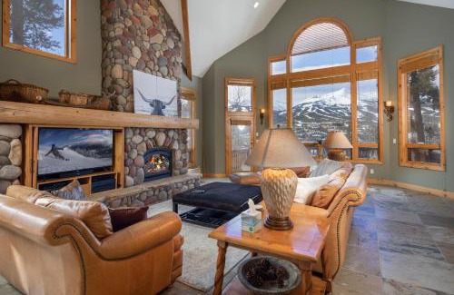 Historic District Casa | Walking distance to downtown Breck, Stunning ski resort panorama, hot tub, foosball, arcade machine!