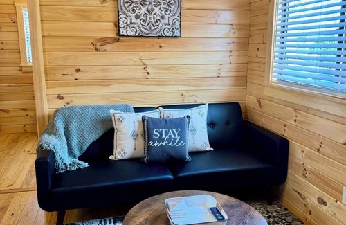 Marion Cabina | Walking Distance to Lakes James with Resort Amenities