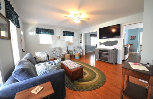 Rock Hall Casa | Walking distance to shopping, restaurants, entertainment, and the Chesapeake Bay