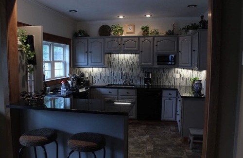 Marquette Apartamento | A poca distancia de tiendas, restaurantes y pubs de cerveza. Cerca de NMU y hospitalaria