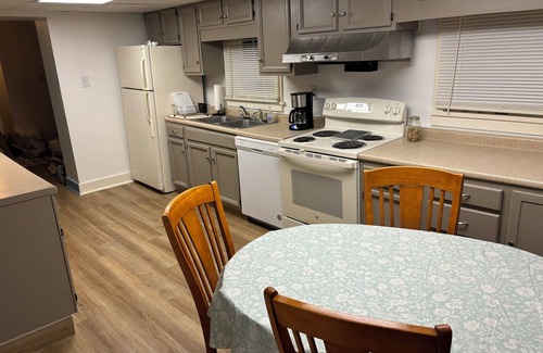 Altoona Casa | Walking distance to the Penn State Altoona Campus! Spacious 6-bedroom house!