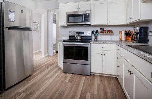 Hillsboro Casa | Walnut Bungalow East