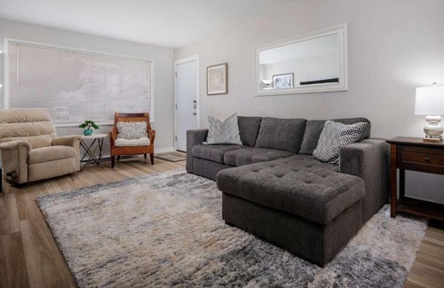 Hillsboro Casa | Walnut Bungalow East