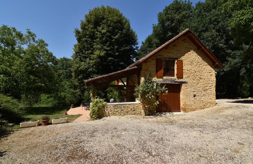 Saint-Pompont Casa | Walnut Cottage - A delightful stone cottage, with huge garden, and private pool