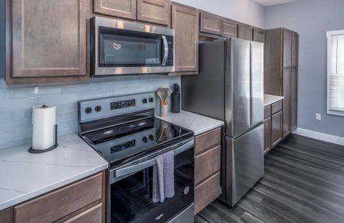 Walnut Hills Apartamento | Walnut Hills+Sleeps 7ppl+King+Queen Beds+Parking+Wifi+Smart Tvs