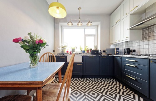 Cliftonville Cabaña | WALPOLE BAY SEA VIEWS, pet friendly in Margate