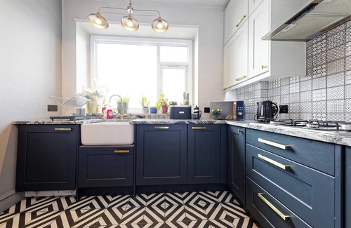 Cliftonville Cabaña | WALPOLE BAY SEA VIEWS, pet friendly in Margate