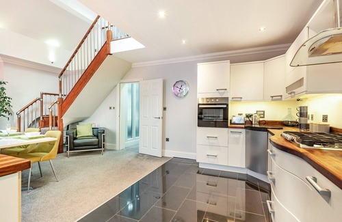 Cliftonville Cabaña | Walpole Heights Penthouse