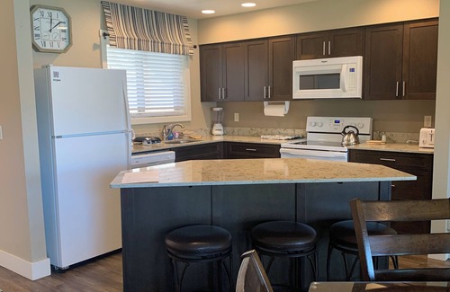 Wapato Point Condominio | Wapato Point Lakefront Condo 2 Bd 2 Ba Corner Unit Manson Facing