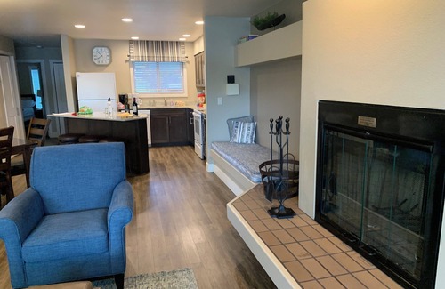 Wapato Point Condominio | Wapato Point Lakefront Condo 2 Bd 2 Ba Corner Unit Manson Facing