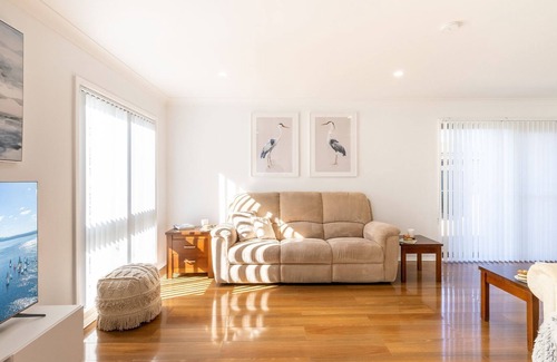 Salamander Bay Casa | Warada, 30 Waratah Avenue - air con , boat parking & pet friendly