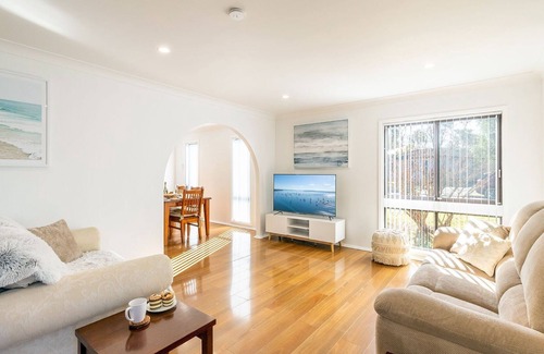 Salamander Bay Casa | Warada, 30 Waratah Avenue - air con , boat parking & pet friendly
