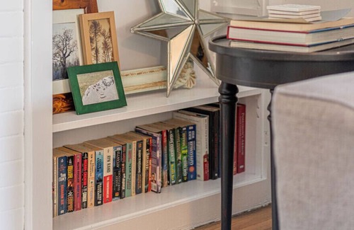 Fresno Casa | Warm 3-Bedroom Bungalow in Historic Tower District