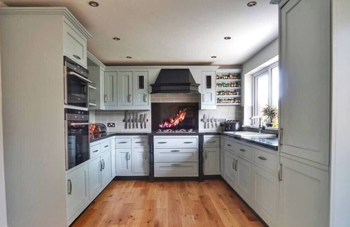 Turnchapel Casa | Warm and Spacious 4BD Family Retreat with Garden