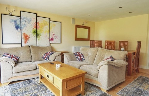 Turnchapel Casa | Warm and Spacious 4BD Family Retreat with Garden
