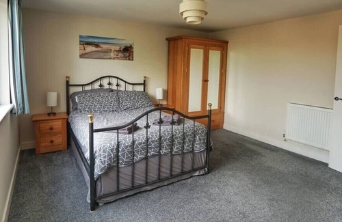 Turnchapel Casa | Warm and Spacious 4BD Family Retreat with Garden