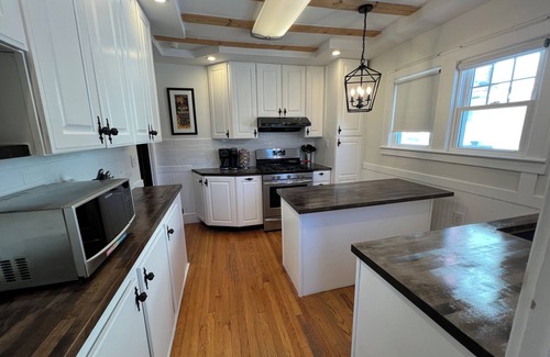 Springfield Casa | Warm, charming 3BR house w fenced yard in quiet neighborhood close to everything
