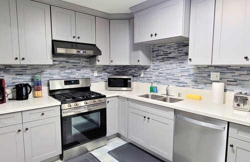 Midway City Casa | Warm & Comfy home near beach and Disney