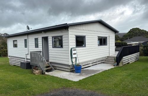 Raglan Casa | Warm Cosy holiday home right in town