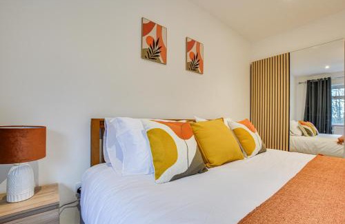 Little Hulton Casa | Warm & Cosy, Pet-friendly Home