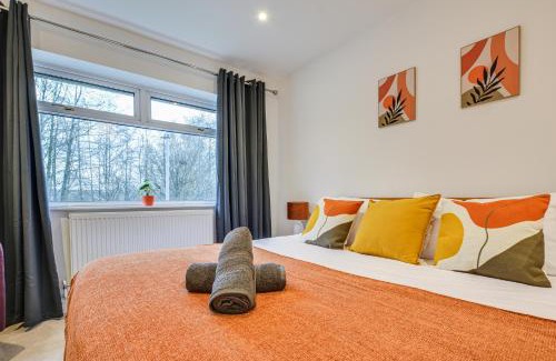 Little Hulton Casa | Warm & Cosy, Pet-friendly Home