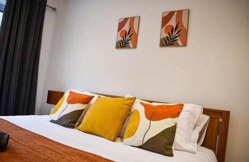 Little Hulton Casa | Warm & Cosy, Pet-friendly Home