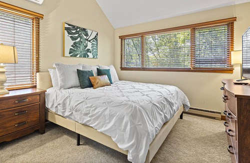 The Galena Territory Cabaña | Warm & Cozy 3-Bedroom Cottage - With Hot Tub