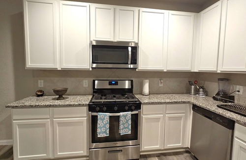 Westfield Casa | Warm, Inviting Private Room by IAH - Fast WiFi