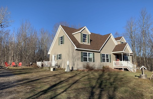 Town of Black Brook Casa | Warm Jaccuzzi, Hot Sauna, Elegant House in the Adirondack Best Nature Experience