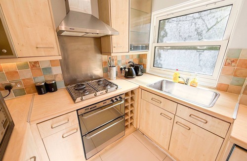 Hoxton Casa | Warm Little Venice 4-bedroom House - free Parking