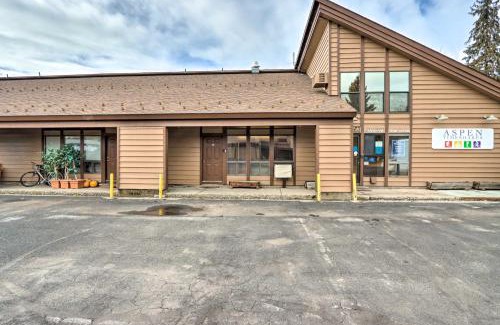 McCall Apartamento | Warm McCall Condo Half-Mile to Payette Lake!