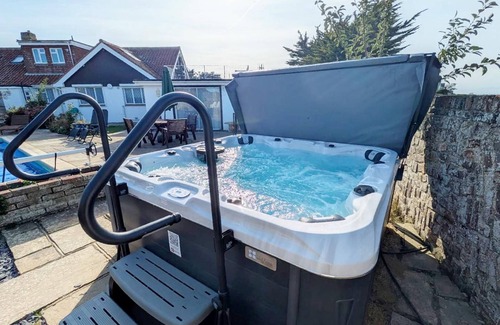 Selsey Cabaña | Warner Wood - Selsey - sleeps 15 guests in 5 bedrooms
