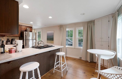 Cornwall Bridge Cabaña | WARREN PoshPadsCT "MELIUS 1BR+Sofa Bed COTTAGE" Ski Mohawk-5Mi!,2Hrs NYC,Tennis