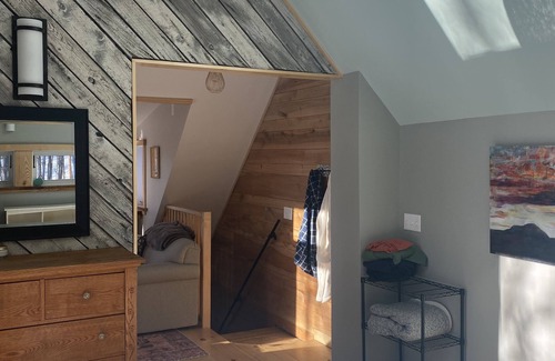 Warren Casa | Warren, VT--- Cool & funky guest house at Prickly Mountain