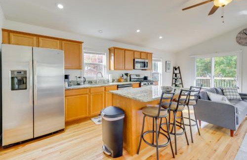 Warrenton Casa | Warrenton Gem Walk to Downtown!