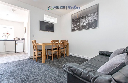 Warrington Casa | Warrington 3BR House – Ideal for Contractors Stay with Free WiFi & Parking