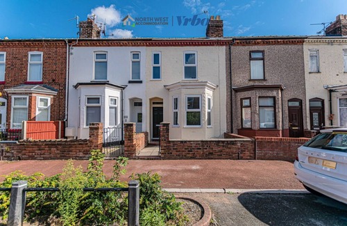 Warrington Casa | Warrington 3BR House – Ideal for Contractors Stay with Free WiFi & Parking