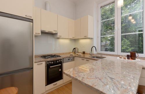 Nowe Miasto Apartamento | Warsaw New Town Square Apartment for 5 Guests by Noclegi Renters