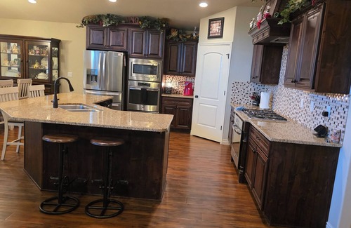 Layton Casa | Wasatch Retreat: Spacious 5 bd 3.5 bth, Sleeps 14, Game Room, Pool Table