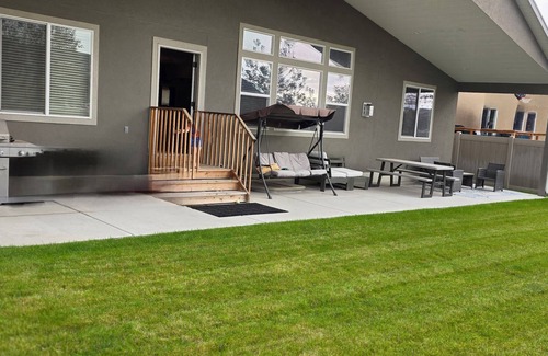 Layton Casa | Wasatch Retreat: Spacious 5 bd 3.5 bth, Sleeps 14, Game Room, Pool Table