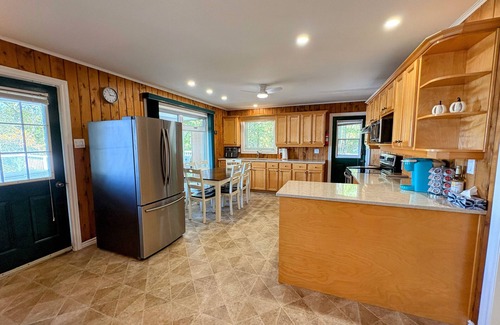 Springfield Casa | Washademoak Lakefront Escape with Hot Tub and Outdoor Kitchen